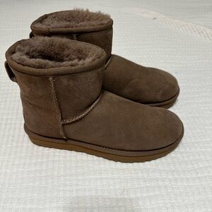 Ugg Mini / size 6 / color: antilope